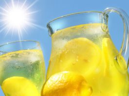 Лимонный напиток с куркумой: проведет детоксикацию организма и снимет воспаление